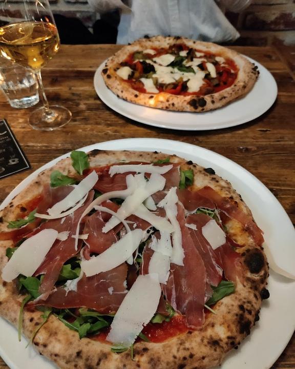 Nola Neapolitanische Pizza & Weinbar
